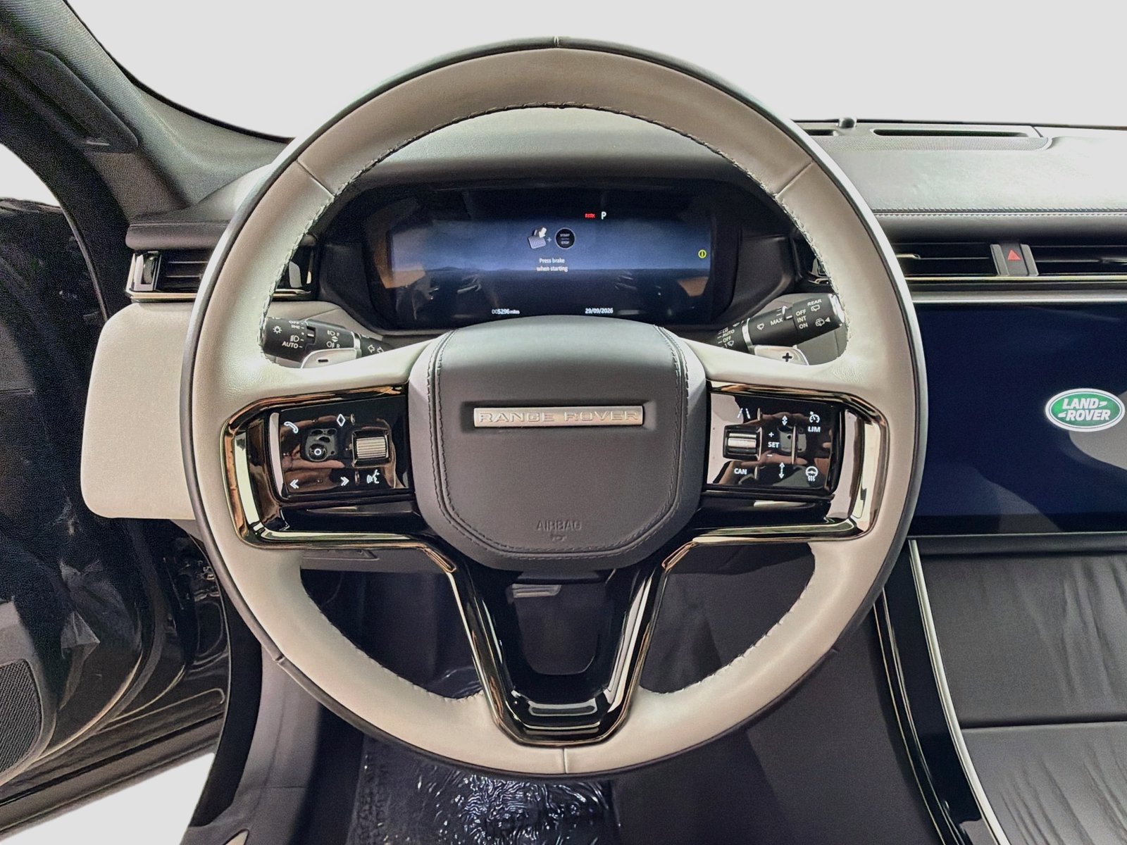 Certified 2026 Land Rover Range Rover Velar Dynamic SE AWD/4WD image 11