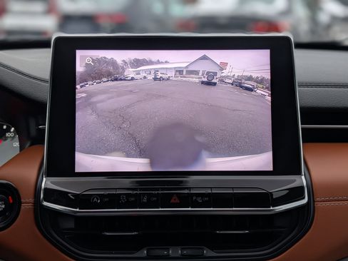 Used 2022 Jeep Compass Limited image 3