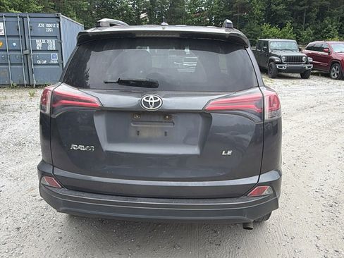 Used 2018 Toyota RAV4 LE FWD image 9