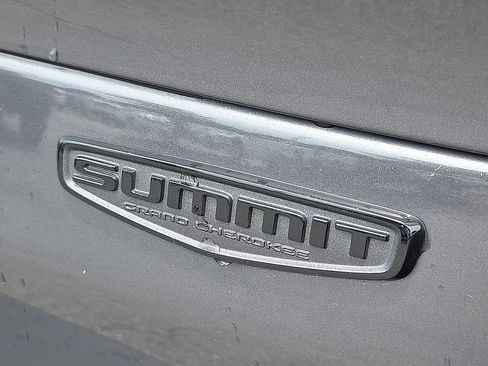 Used 2024 Jeep Grand Cherokee L Summit w/ High Altitude Package AWD/4WD image 8