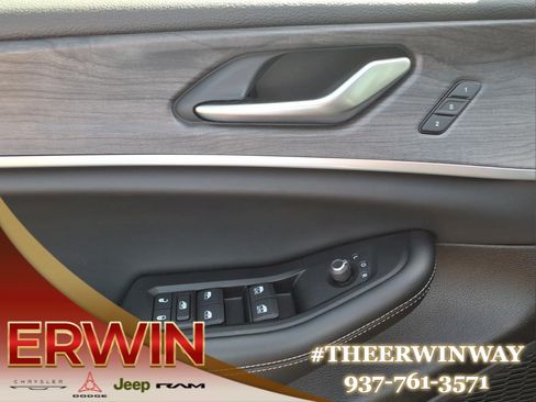 Certified 2024 Jeep Grand Cherokee Limited AWD/4WD image 11