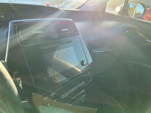 Used 2019 Toyota Prius L Eco image 20