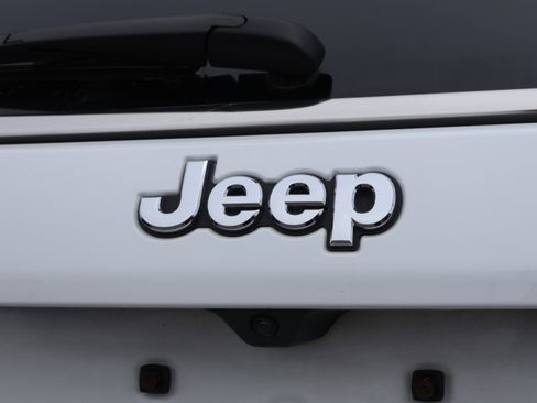 Used 2025 Jeep Compass Limited image 18