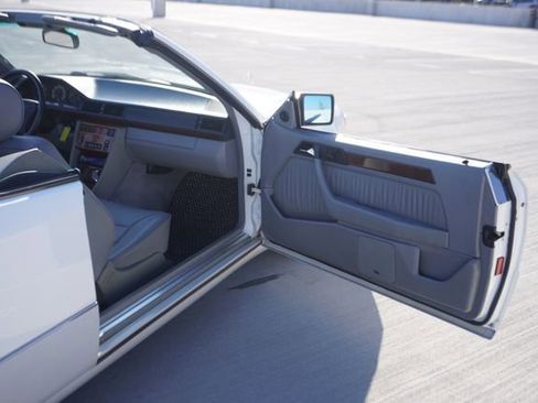 Used 1995 Mercedes-Benz E 320 Convertible image 26
