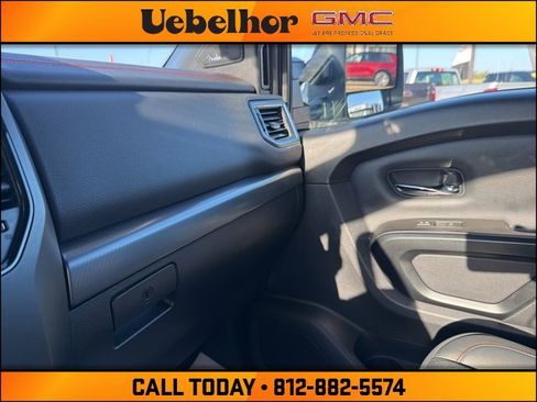 Used 2024 Nissan Titan PRO-4X image 30
