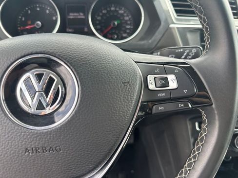 Used 2021 Volkswagen Tiguan SE w/ Panoramic Sunroof Package AWD/4WD image 14