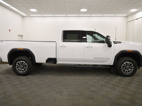 Used 2024 GMC Sierra 3500 SLE w/ SLE Convenience Package image 9
