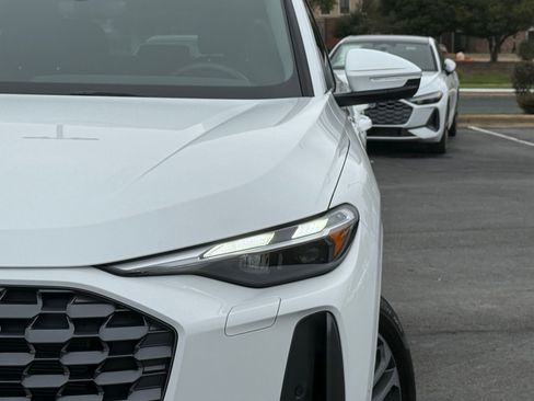 Used 2025 Audi Q5 Premium w/ Convenience Package image 3