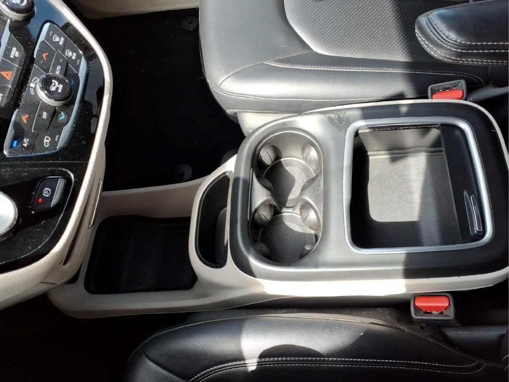 Used 2024 Chrysler Pacifica Limited FWD image 14