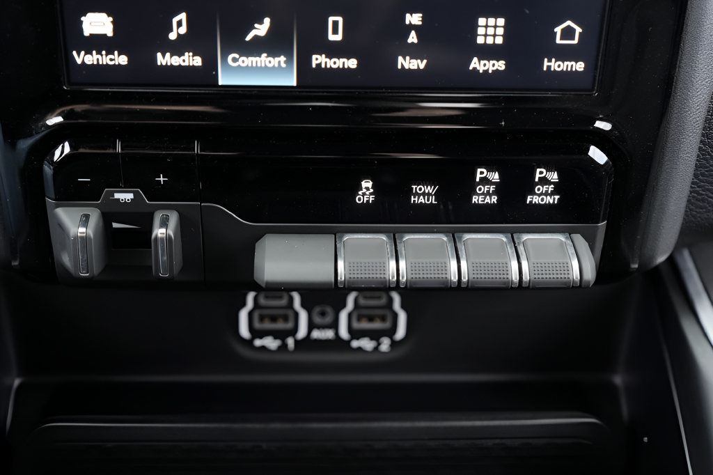 Used 2024 RAM 2500 Big Horn w/ Night Edition AWD/4WD image 35