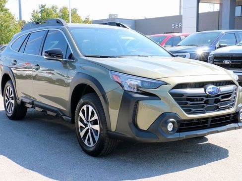 Used 2025 Subaru Outback Premium image 4