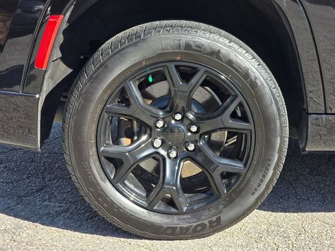 Used 2023 Jeep Wagoneer Series II image 14