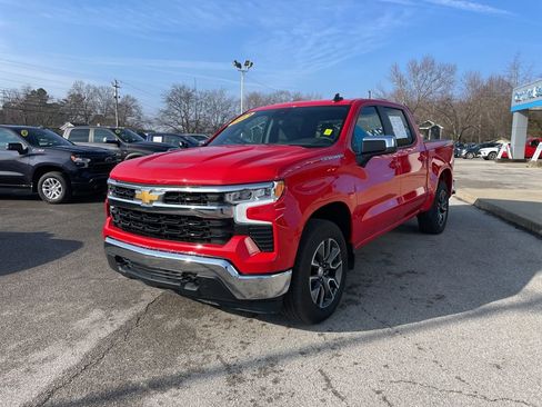 Used 2024 Chevrolet Silverado 1500 LT image 3