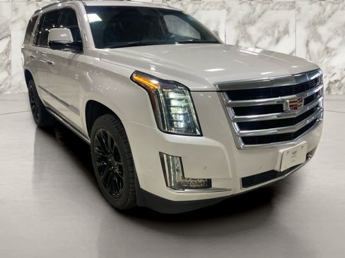 Used 2020 Cadillac Escalade Premium Luxury image 11