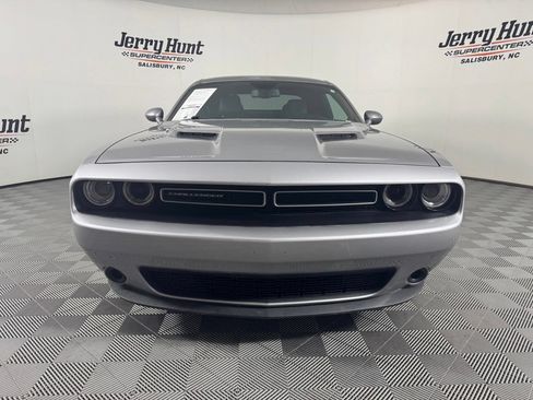 Used 2018 Dodge Challenger SXT RWD image 5
