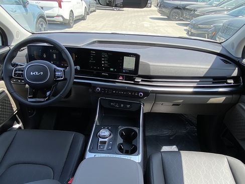 New 2026 Kia Carnival LXS FWD image 25