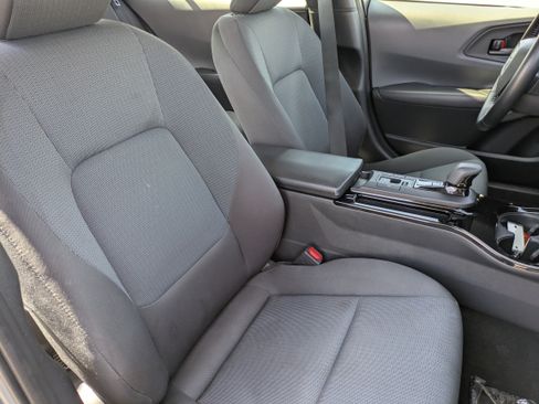 Used 2025 Toyota Prius LE FWD image 10