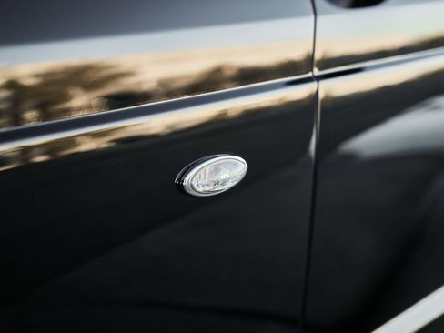 Used 2009 Bentley Azure image 8