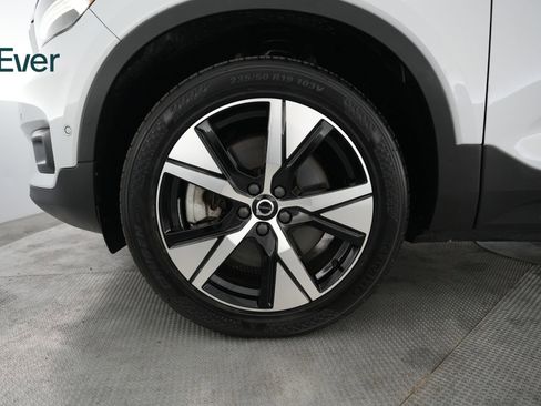 Used 2022 Volvo XC40 P8 Recharge Plus AWD/4WD image 19