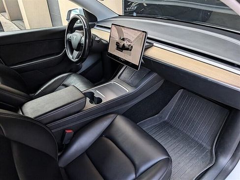 Used 2022 Tesla Model Y Long Range AWD/4WD image 4