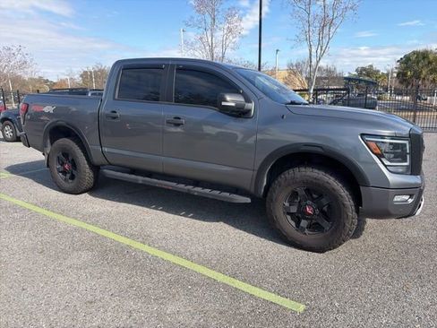 Used 2021 Nissan Titan PRO-4X w/ Pro-4x Convenience Package image 13