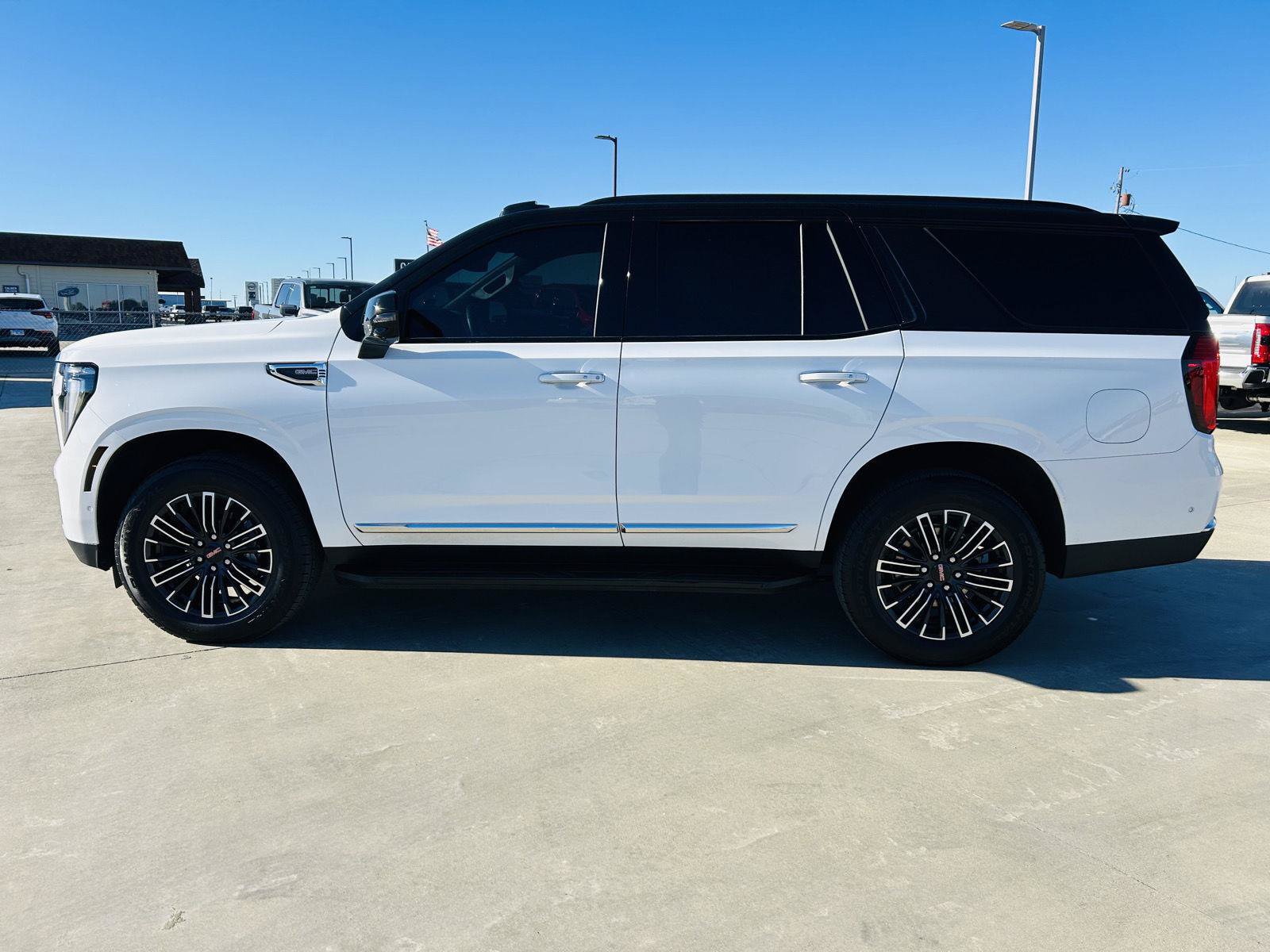 Used 2025 GMC Yukon Elevation AWD/4WD image 44