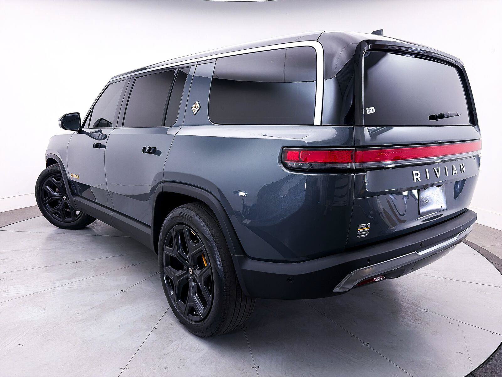 Used 2022 Rivian R1S Launch Edition Quad AWD/4WD image 2