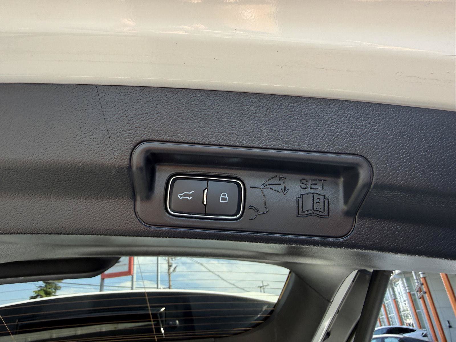 Used 2025 Ford Explorer ST-Line w/ ST-Line Street Pack AWD/4WD image 52