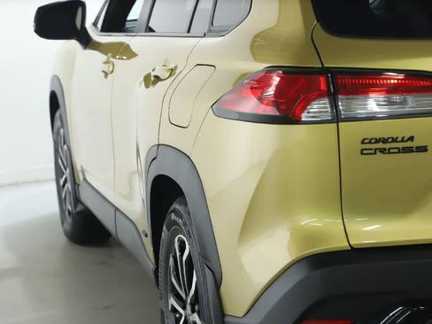 Used 2023 Toyota Corolla Cross SE image 39