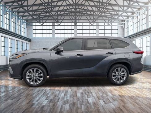 Used 2023 Toyota Highlander Limited FWD image 7