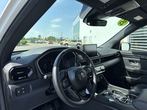 Used 2025 Honda Pilot Black Edition image 9