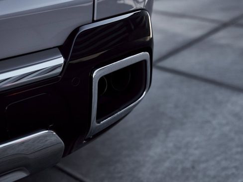 Used 2025 Rolls-Royce Cullinan image 12