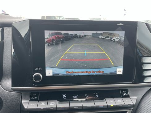 Used 2025 Toyota Camry SE image 17