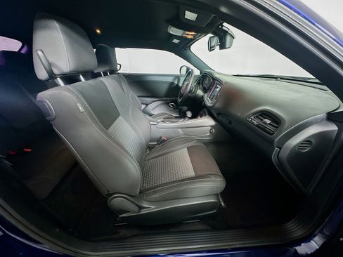 Used 2015 Dodge Challenger SXT image 26