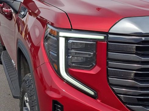 Used 2023 GMC Sierra 1500 AT4 w/ AT4 Premium Package AWD/4WD image 9