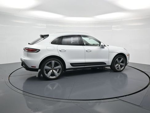 Used 2022 Porsche Macan image 31