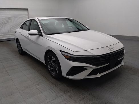 Used 2025 Hyundai Elantra SEL FWD image 13