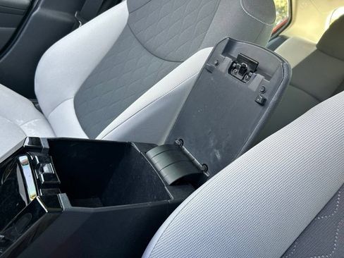 Used 2022 Toyota Corolla LE FWD image 34