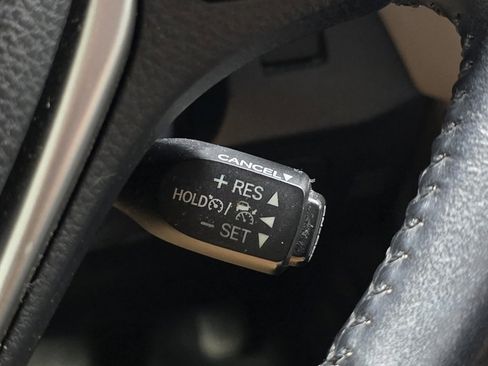 Used 2018 Toyota RAV4 XLE image 33