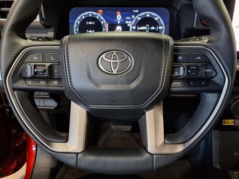 Used 2025 Toyota 4Runner TRD Off-Road Premium AWD/4WD image 11