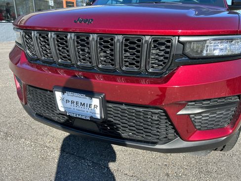 Used 2023 Jeep Grand Cherokee Altitude image 14