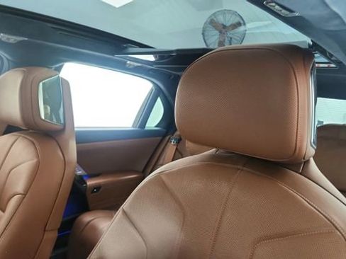 Used 2023 BMW i7 xDrive60 image 36