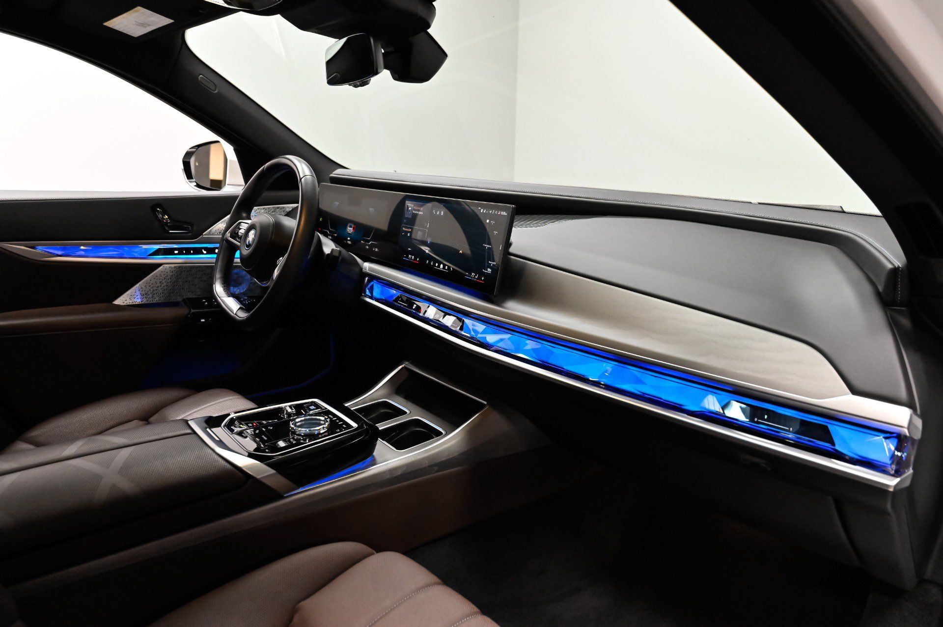 Used 2023 BMW i7 xDrive60 AWD/4WD image 53