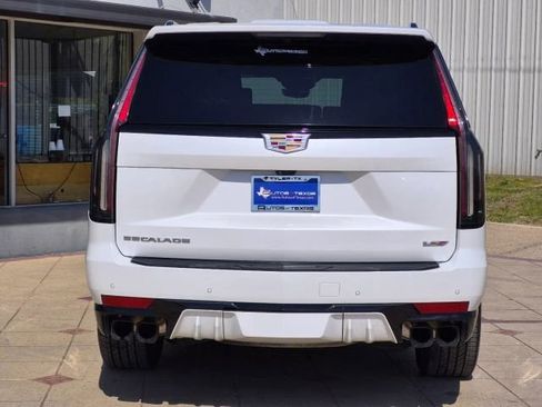 Used 2023 Cadillac Escalade ESV V AWD/4WD image 5