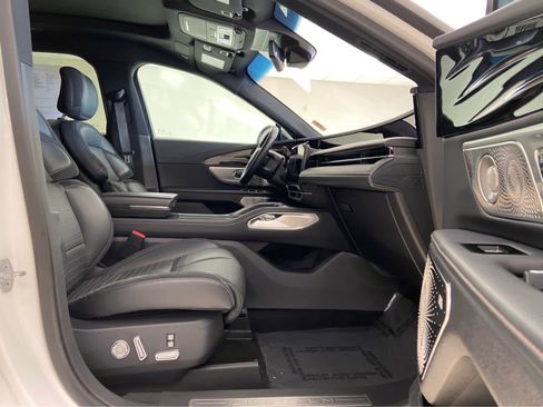 Used 2024 Lincoln Nautilus Reserve w/ Equipment Group 203A image 18