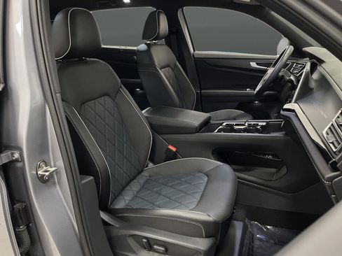 Used 2024 Volkswagen Atlas Cross Sport SEL Premium R-Line image 31