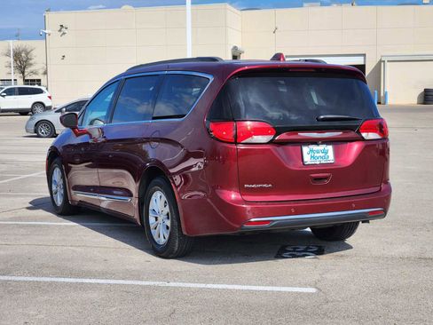Used 2017 Chrysler Pacifica Touring-L image 5
