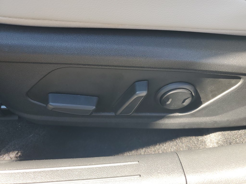Used 2026 Hyundai Elantra Limited FWD image 8