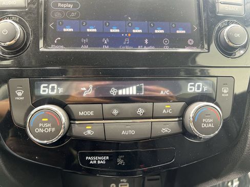 Used 2018 Nissan Rogue SV AWD/4WD image 18