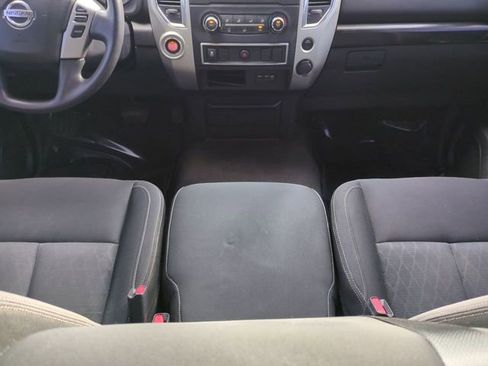 Used 2019 Nissan Titan SV image 19